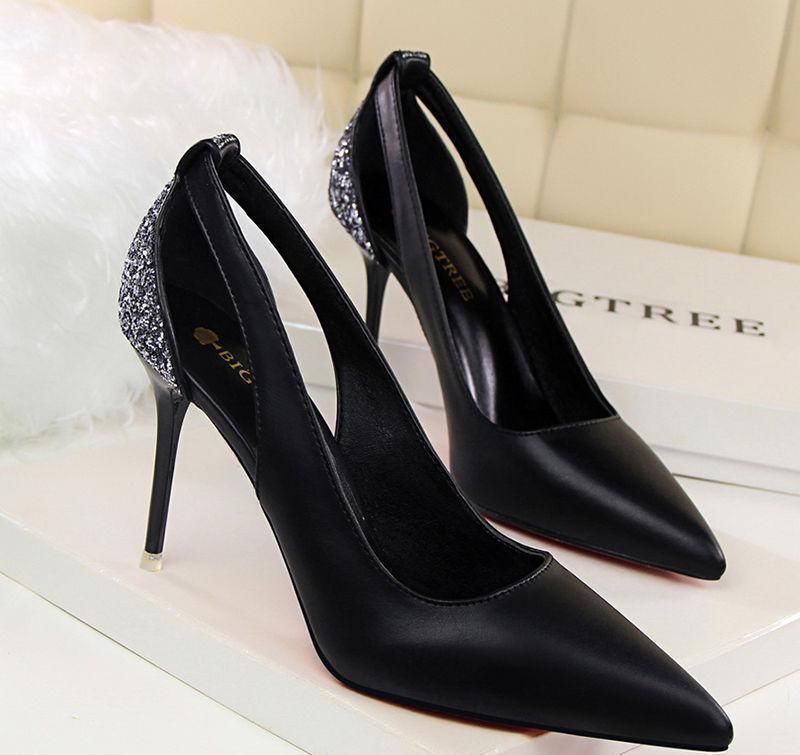 女人对高跟鞋情结不必多说! 性感从脚开始, 每个女人都爱穿高跟鞋