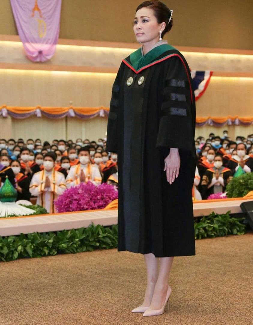 诗尼娜|为什么苏提达可以当王后,诗尼娜却只能当贵妃呢?