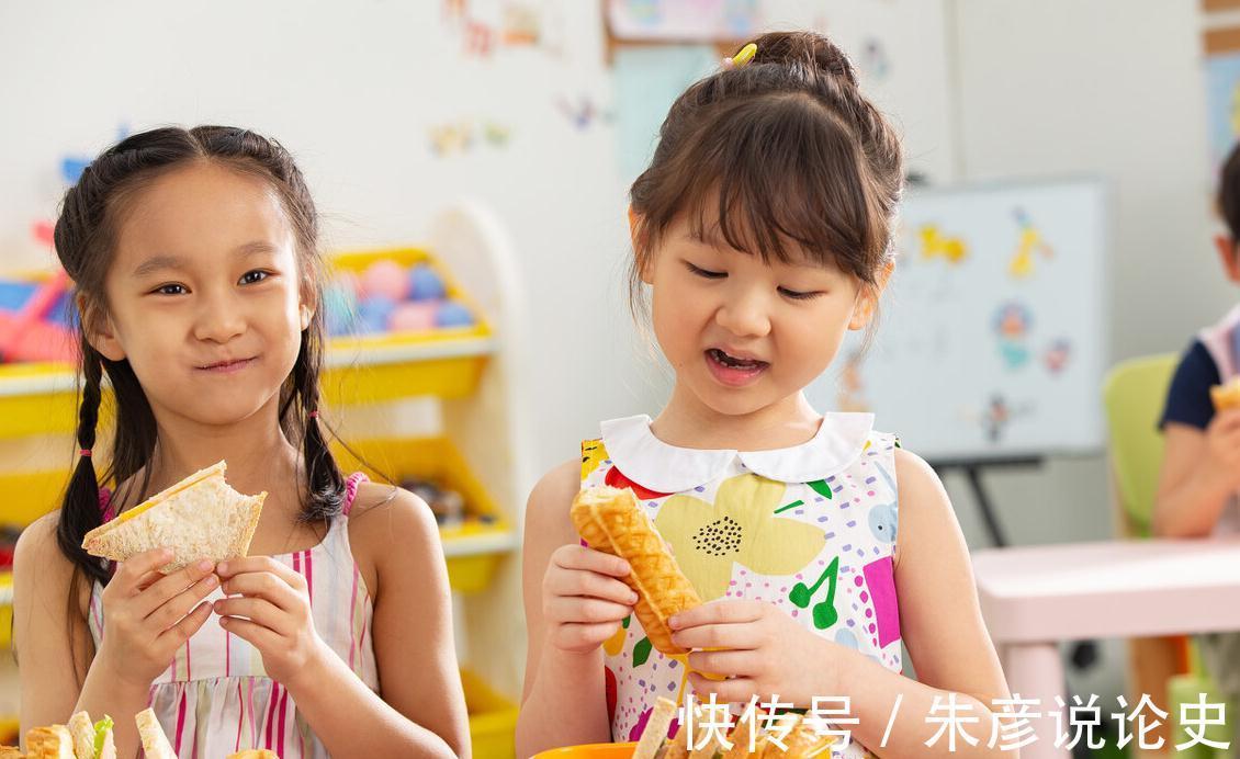 强强|孩子舌苔发白是怎么事?医生:少吃3种食物,或有助于消积食