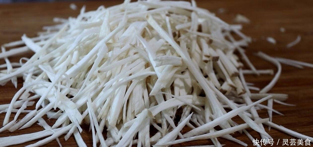 教你杏鲍菇的简单做法,只用两种调味料就搞定,咸香酥脆