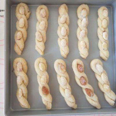 安佳黄油|周末这样吃，意式杏仁螺旋酥开启元气满满的一天