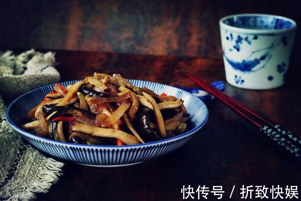 炒制|杏鲍菇和茄子的完美组合,简单炒一炒,鲜香入味又好吃
