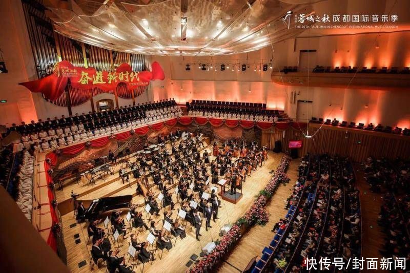  交响乐团|过去一年，10万+观众走进这里看了252场演出