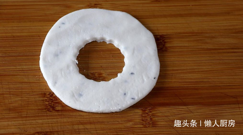 不用面粉,教你用这种粉做炸米圈,口感完全不一样,外脆里软