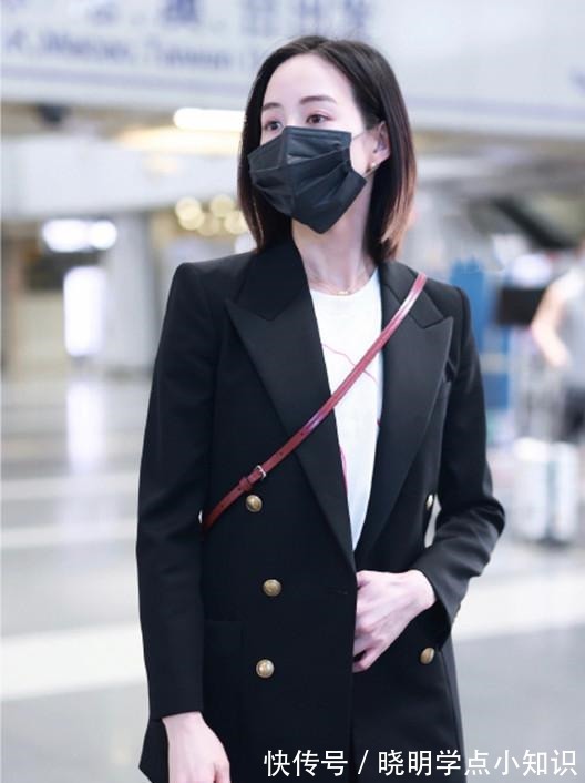 looklook 真是爱了张钧甯的身材,扮“下衣失踪”腿真细,穿平底鞋腿也挺长!