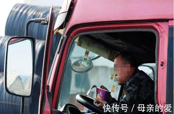 高血脂|51岁大哥，从高血脂到脑梗不到半年，医生叹息，这东西别当饭吃