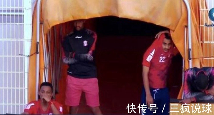 阿曼|29岁国脚赛前热身时猝死,国足12强赛劲敌,裁判教练对手集体痛哭