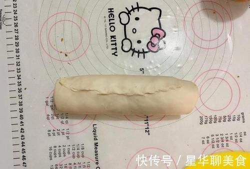 松软的面包体与丰富馅心让人欲罢不能，而且做法超简单，新手快学