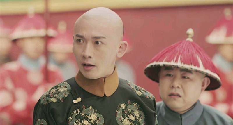 盛世|他自称是乾隆后代,手戴3亿的宝戒,专家要求上交,被他一口回绝