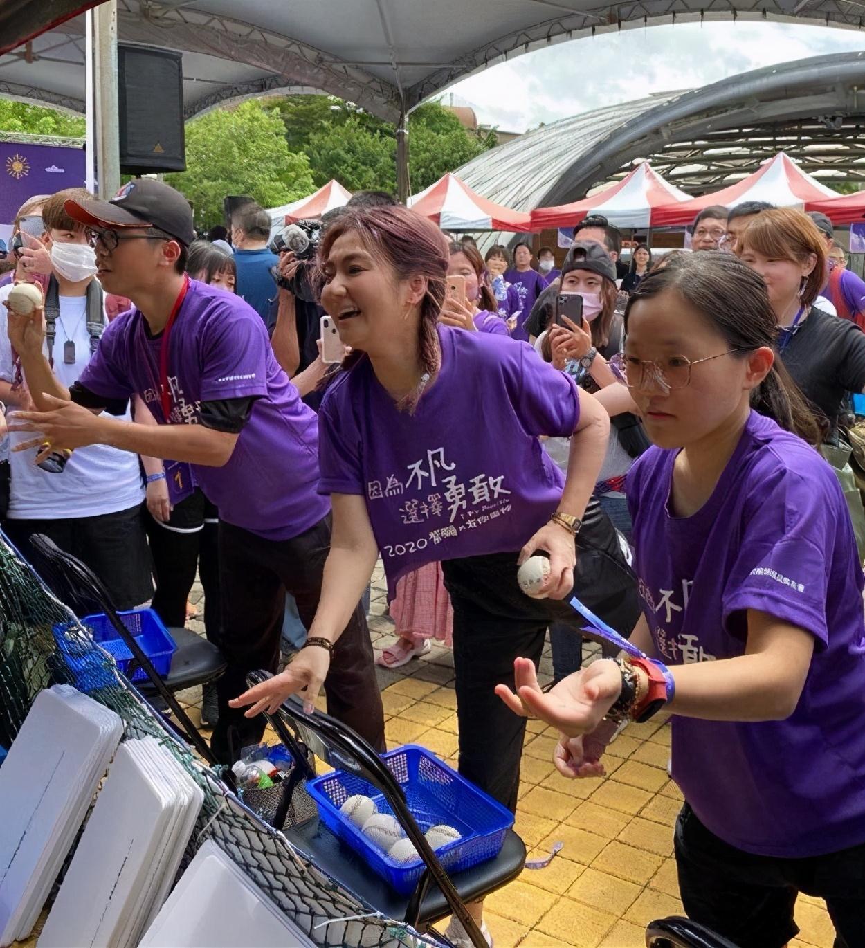 依然|任家萱爬山晒素颜,脸上疤痕明显,但面对镜头依然自信