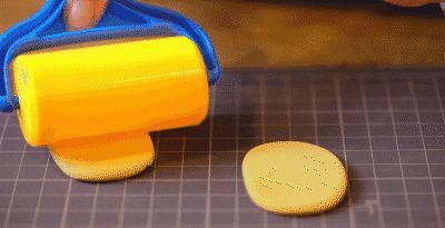 过年别穿红色了，今年明亮黄+极致灰才是C位，随便一穿就很时髦