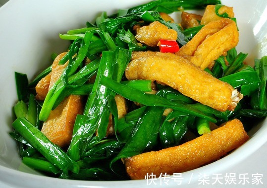 韭菜|韭菜和此物一起炒,腰不酸了,每天充满活力,皮肤更细腻,显年轻