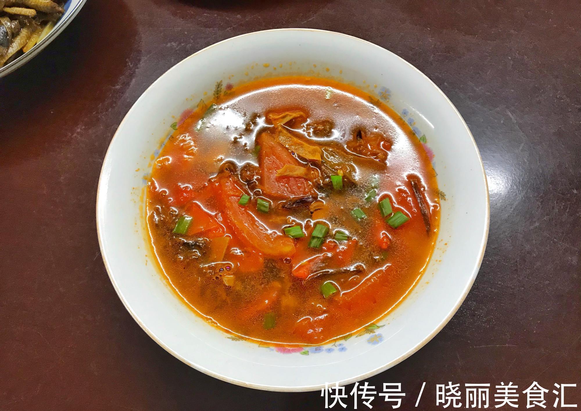 精致|一家三口的晚餐,2菜1汤,菜不精致但养人,网友:好吃接地气