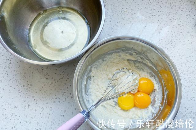 想吃杯子蛋糕不用买，在家轻松做出水光肌小蛋糕，不皱不裂又饱满