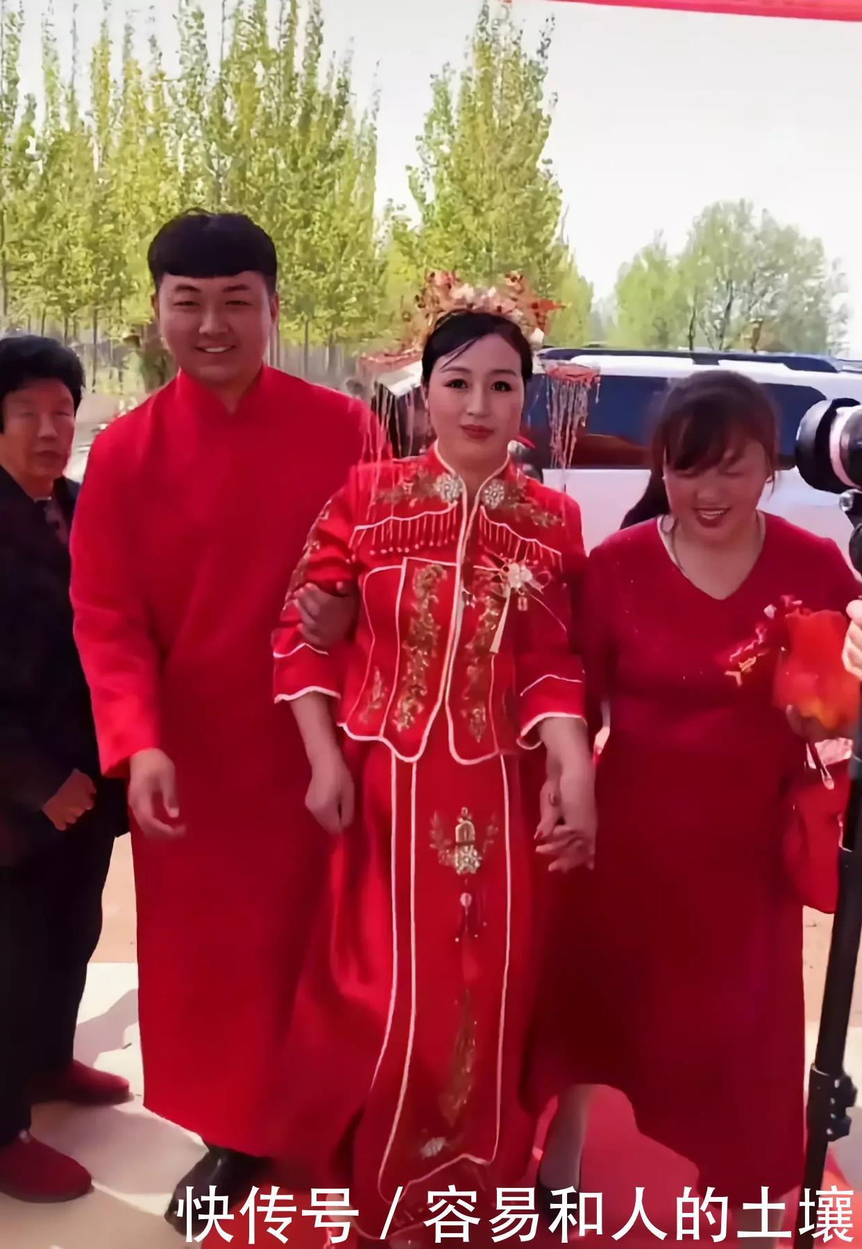 25岁新郎迎娶50岁的新娘,虽然新娘的年纪跟喜婆婆的年纪不相上下