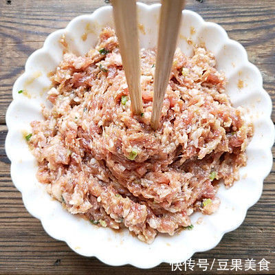 肉卷|百财聚来——清香可口，鲜嫩多汁的白菜卷肉