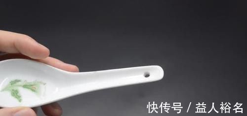 陶瓷勺子上为什么会有一个小孔,到底有什么作用?看完涨知识了