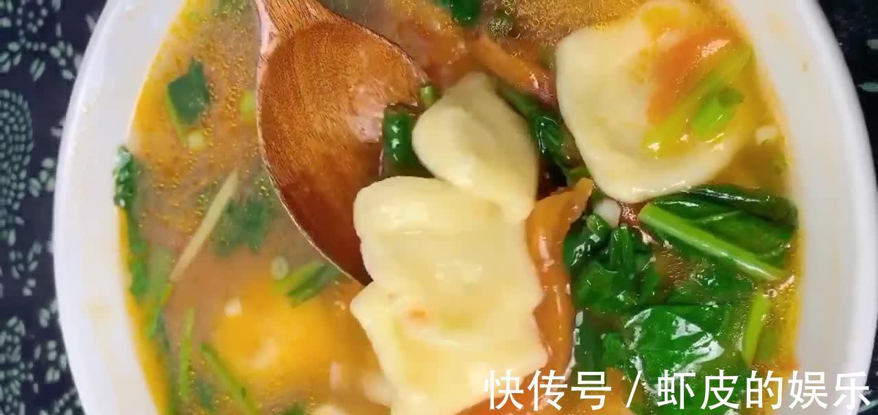 西红柿面片汤,半斤面粉,1枚鸡蛋搞定,汤底酸甜味美营养丰富!