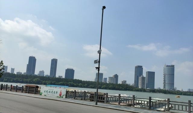 看玄武湖的景，说玄武湖的历史故事