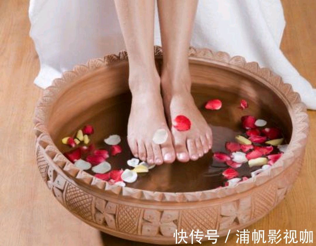 女人|女人到了中年后,不要舍不得保养,多做4件事,强过每天用化妆品