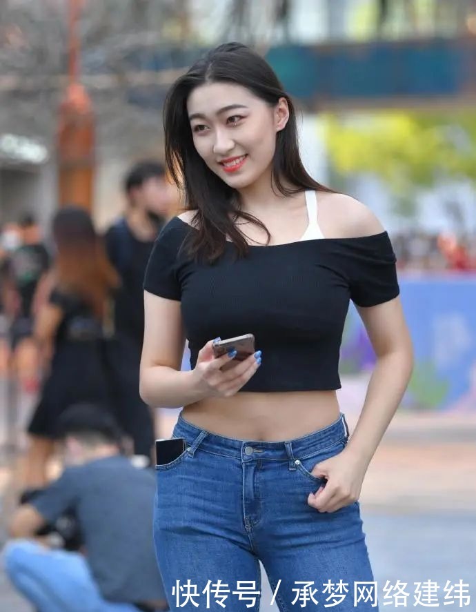 牛仔|街拍:入冬就穿修身牛仔