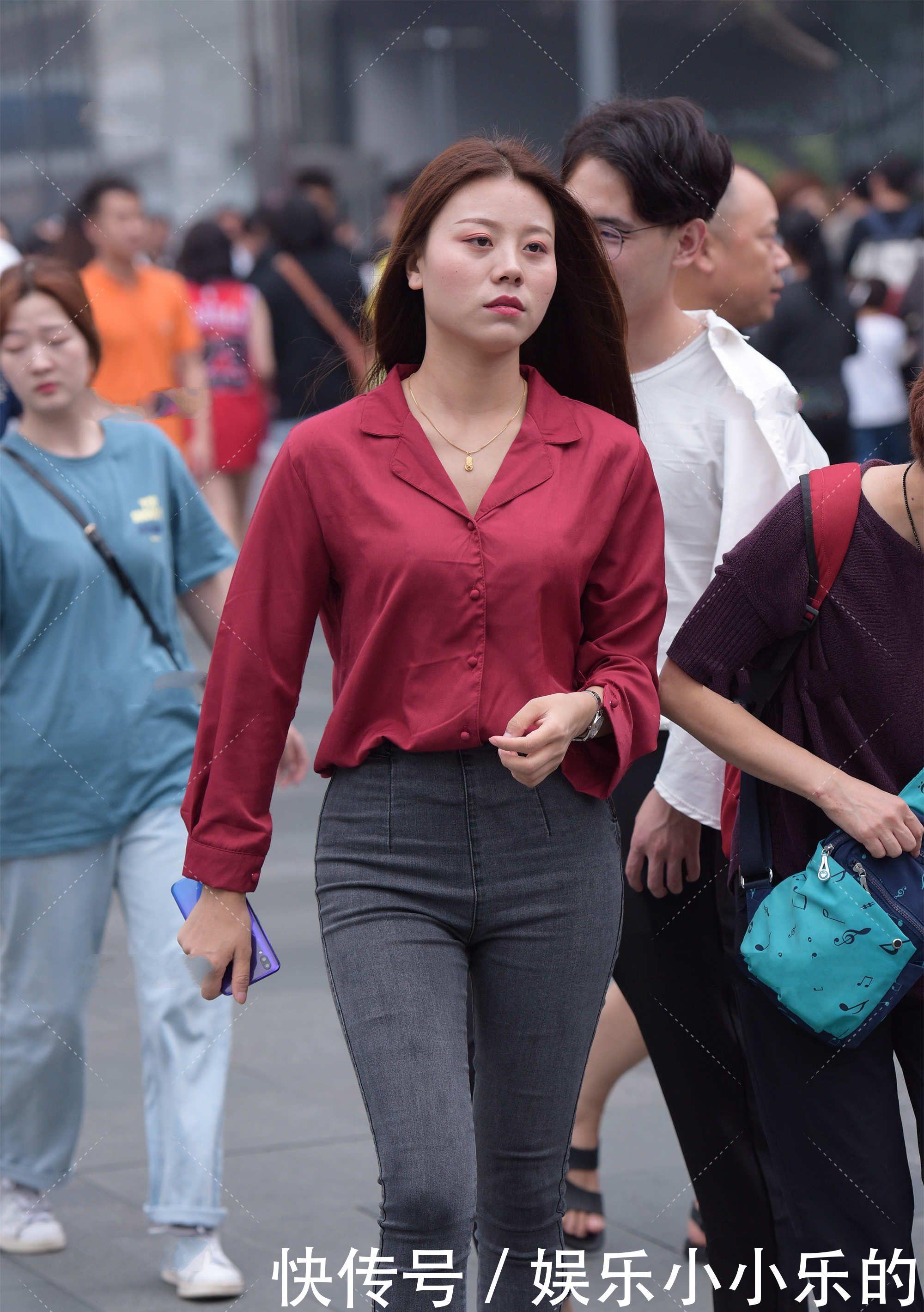 休闲|一款红色衬衣的加入,提升休闲穿搭的高级质感