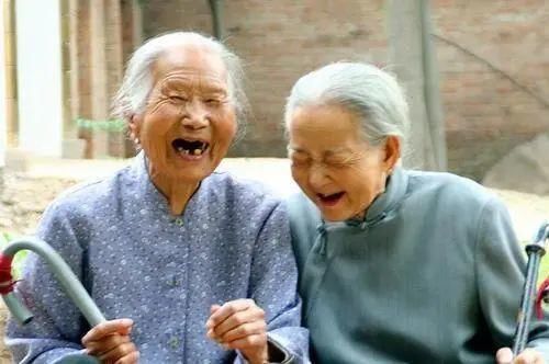 健康長壽|698位百歲老人的長壽方法,六成人愛吃甜食,專家總結長壽標準