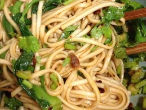 煮面条时，一煮“软趴趴”？注意这3步，面条劲道爽滑不软烂