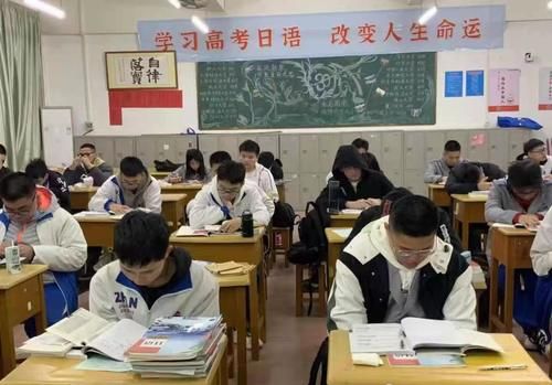 英语没学会，就想学日语考高分，高考他们成功了吗？