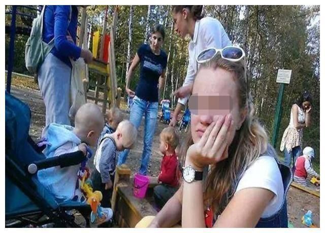 孩子|带孩子多累?全职妈妈带娃一整天,九张图片让很多人流下泪水