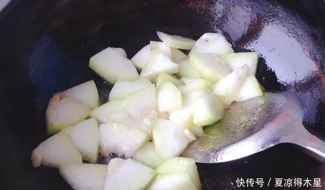 鲜香|立夏后宁可不吃肉,也要吃这瓜,和虾皮一起烧,鲜香味美超下饭!