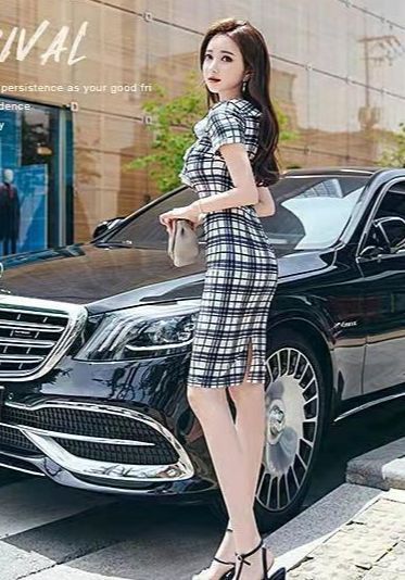 包臀裙 优雅气质的荷叶边包臀裙,V领格子的短袖连衣裙,立体感十足!