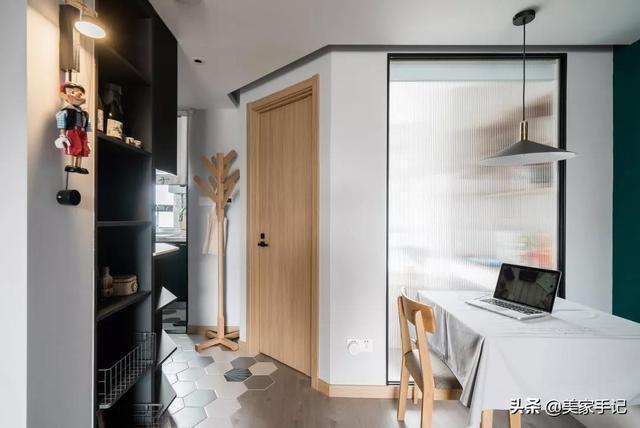 玄关|40㎡你觉得小她却改成2室1厅外加1个衣帽间,全屋复古高级晒晒