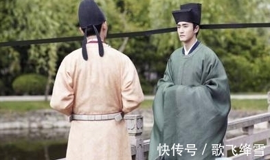 黄庭坚$黄庭坚评价苏轼,吟诵了一首七律,不落俗套,颈联乃传世名句