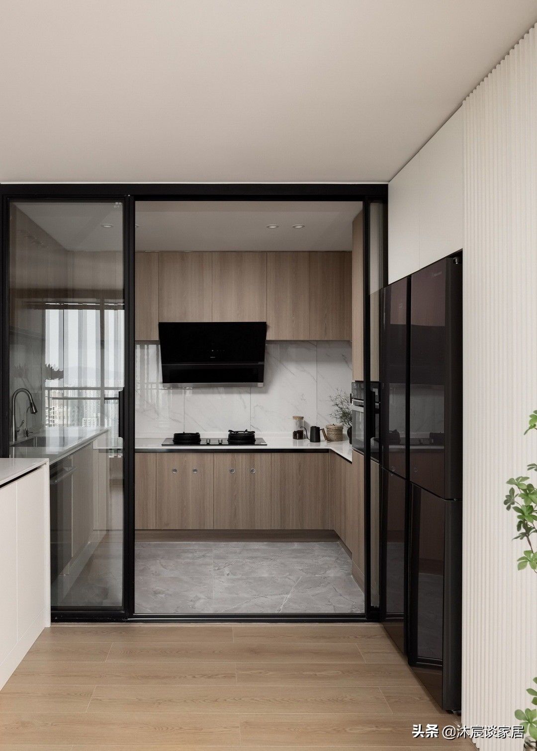 空间|她的极简新房,135平方米横厅结构,室内简洁干净,尽显轻松自然