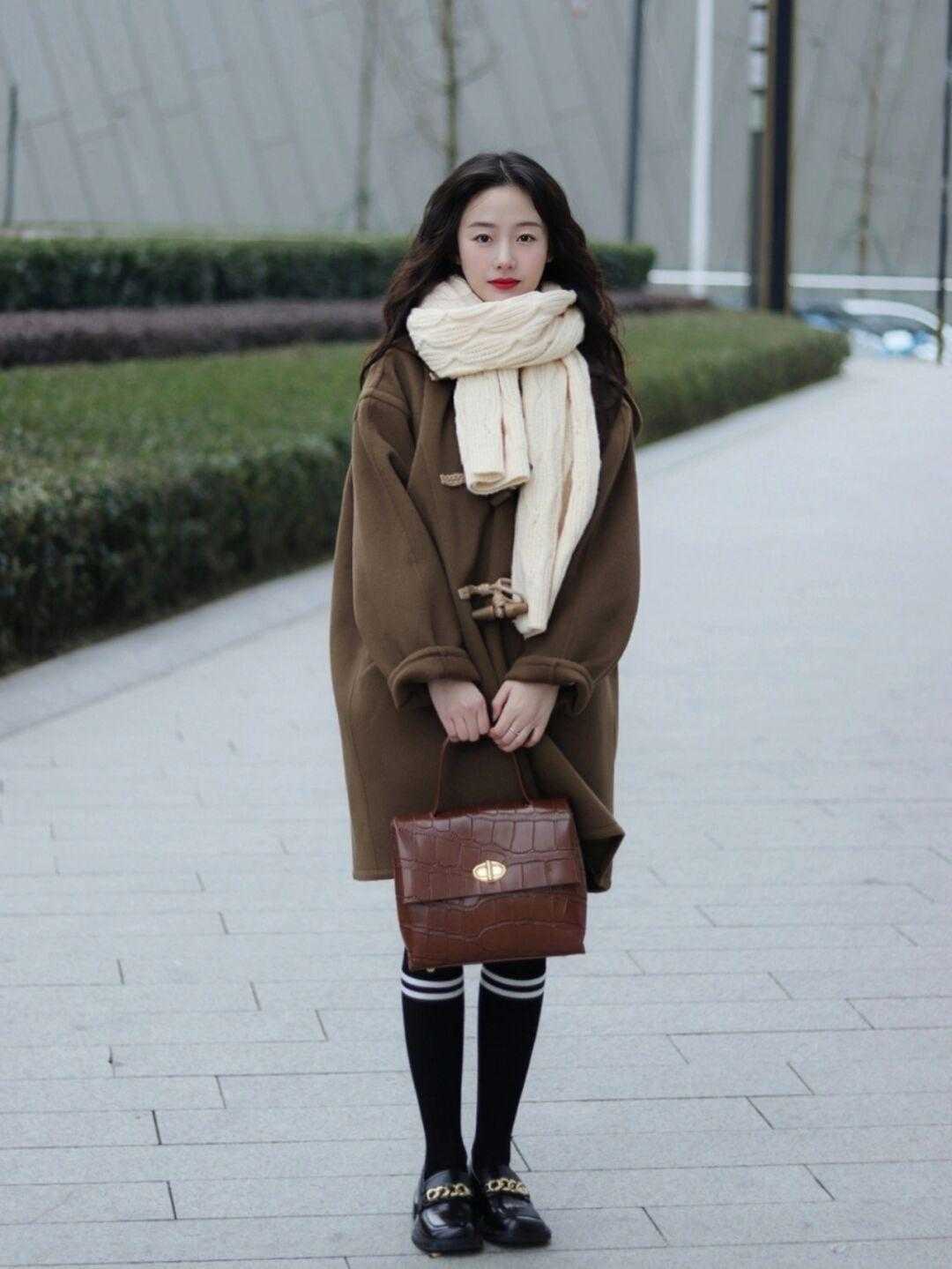 紧身裤 小个子怎么穿大衣显高又时髦?看看这些搭配造型,每一套都可照穿