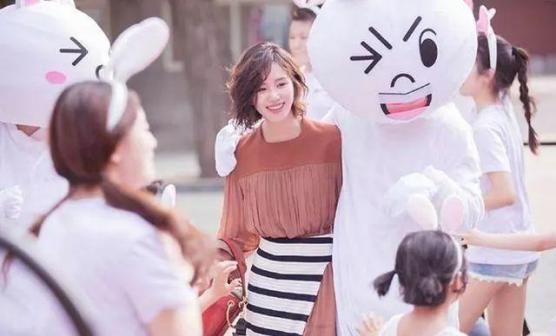 碎花|碎花裙“大势已去”,雪纺裙早春必备,时尚又减龄