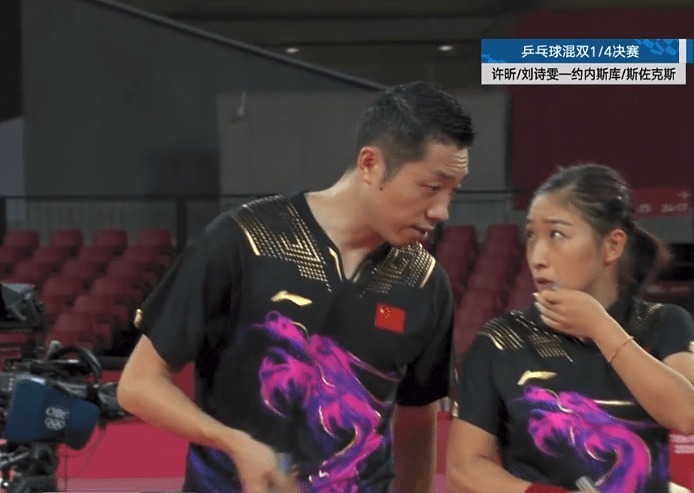 4-4|2连胜,4-0!国乒世界冠军进4强,许昕+刘诗雯怒吼,刘国梁鼓掌
