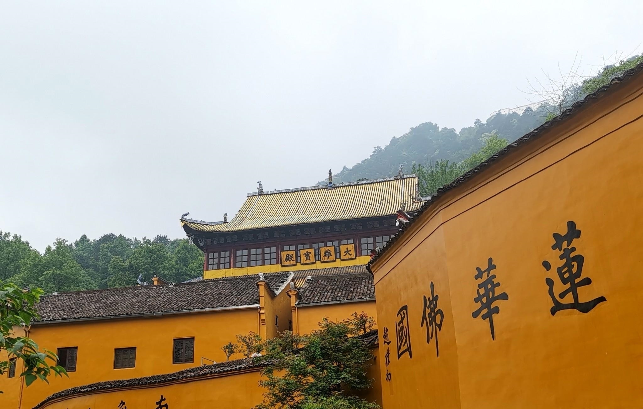 寺庙|地藏王菩萨真身修行处,1306米山巅的寺庙,建成年代至今成谜