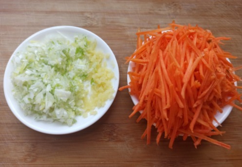 丸子|这才是萝卜丸子的传统做法,外酥里嫩,不加一滴水,凉了也不会硬