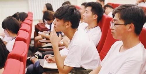 要求|大学生入党有“硬性要求”, 这几条你都符合吗 尽量在大一就申请