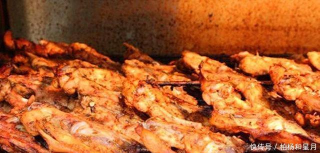工具|每天,都有一群人排队观看烤肉,每个人都对烤架工具很好奇