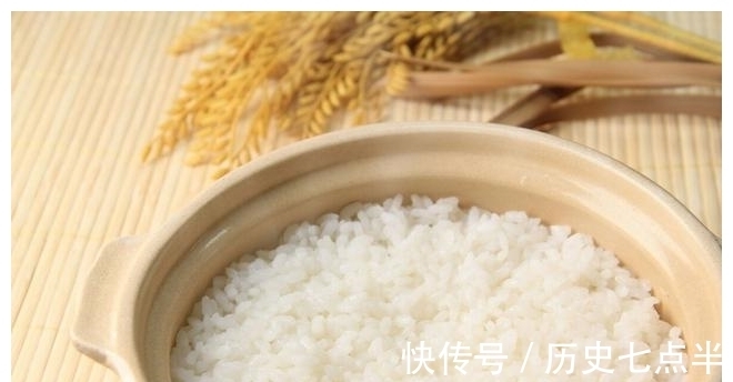 电饭煲|煮米饭时,记得提前“放2味”,米饭粒粒分明,Q弹好吃