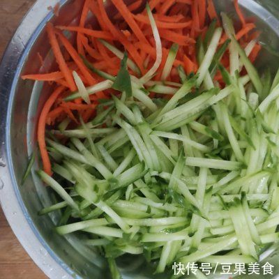 老少皆宜的凉拌豆皮，香软咸鲜，味美可口