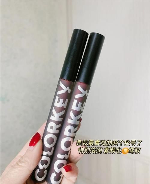 化妆品哪些值得买？这几款口红还不错，显白不挑皮，滋润不拔干