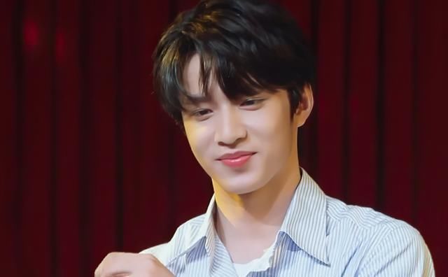 宋亚轩两次说错节目名称，惹导演组直接翻脸，还好刘耀文比较机智