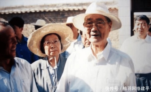 情怀|102岁“退休老常委”:有柳颜功底,书法质朴,透露出家国情怀