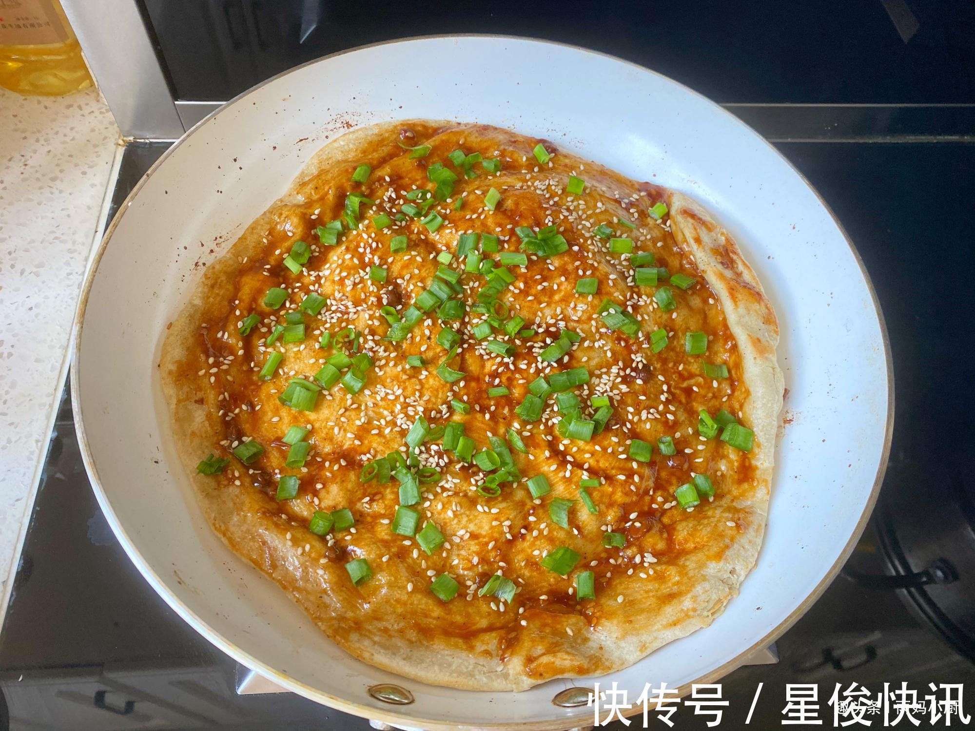 想吃酱香饼别再买了,一口锅在家自己做,外酥里嫩,酱香浓郁