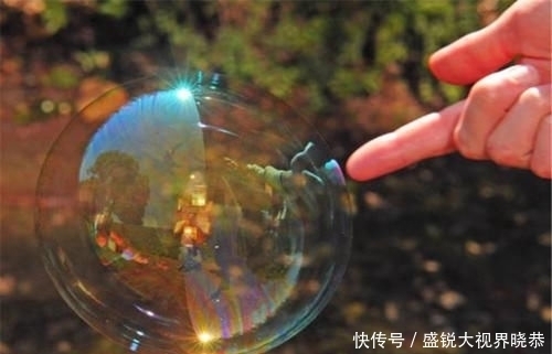 比太阳表面温度还高,肥皂泡破裂时温度达2万摄氏度,为何不会烧伤我们?