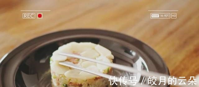 搭配|开启剩饭新模式，不炒、不煮、不蒸，搭配1个鸡蛋，出锅秒光盘！